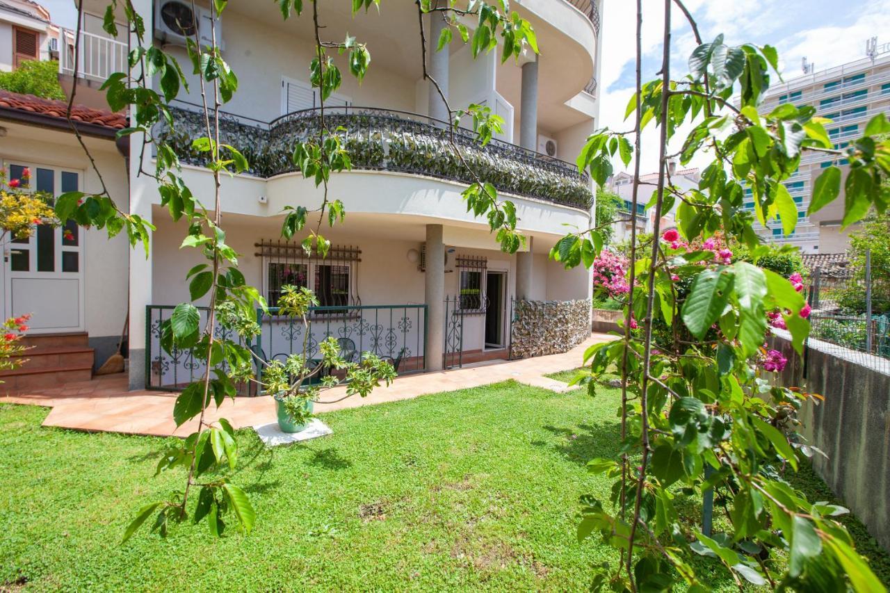Apartments Cvjetni Dvori Макарска Экстерьер фото