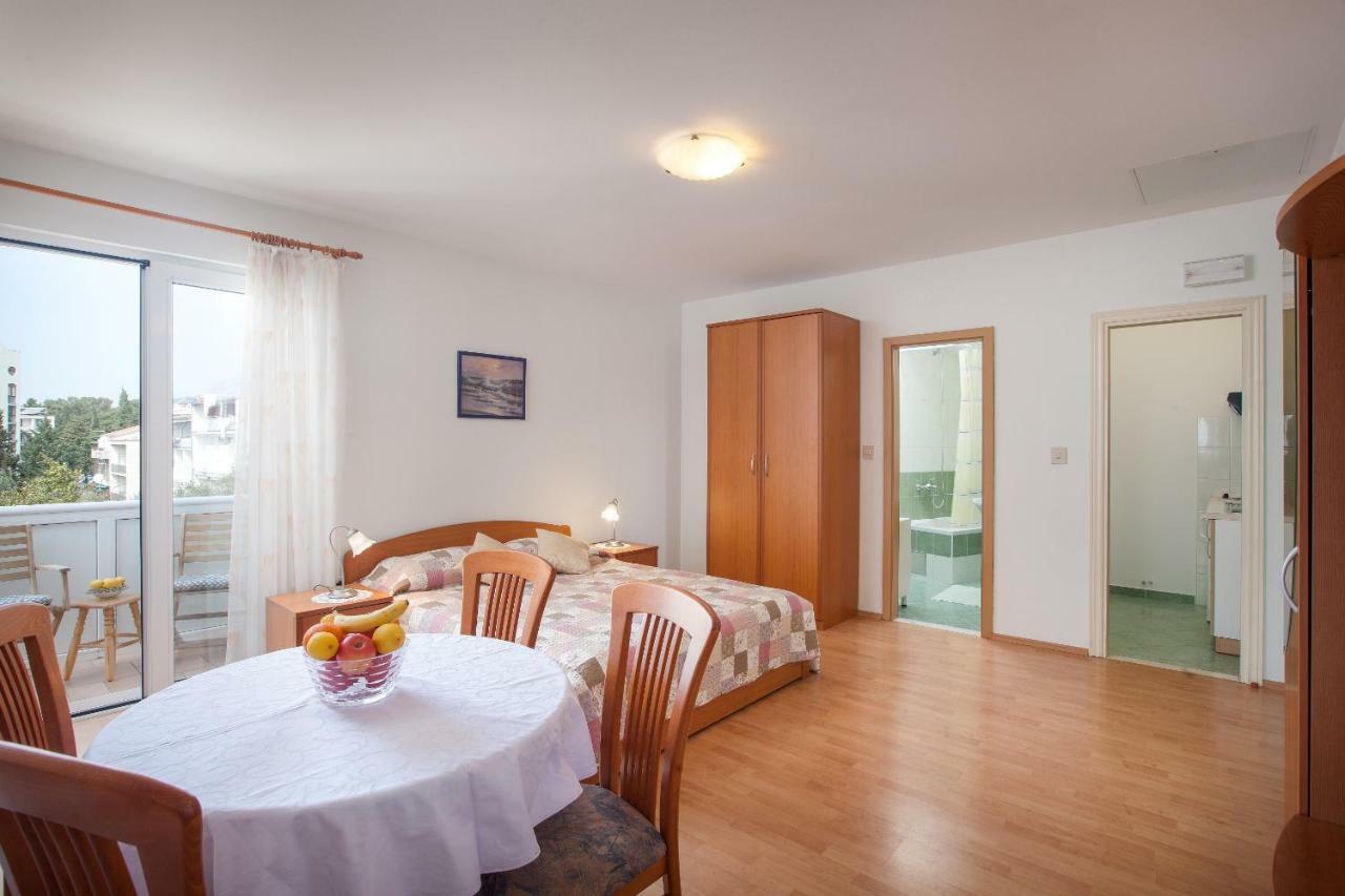 Apartments Cvjetni Dvori Макарска Экстерьер фото