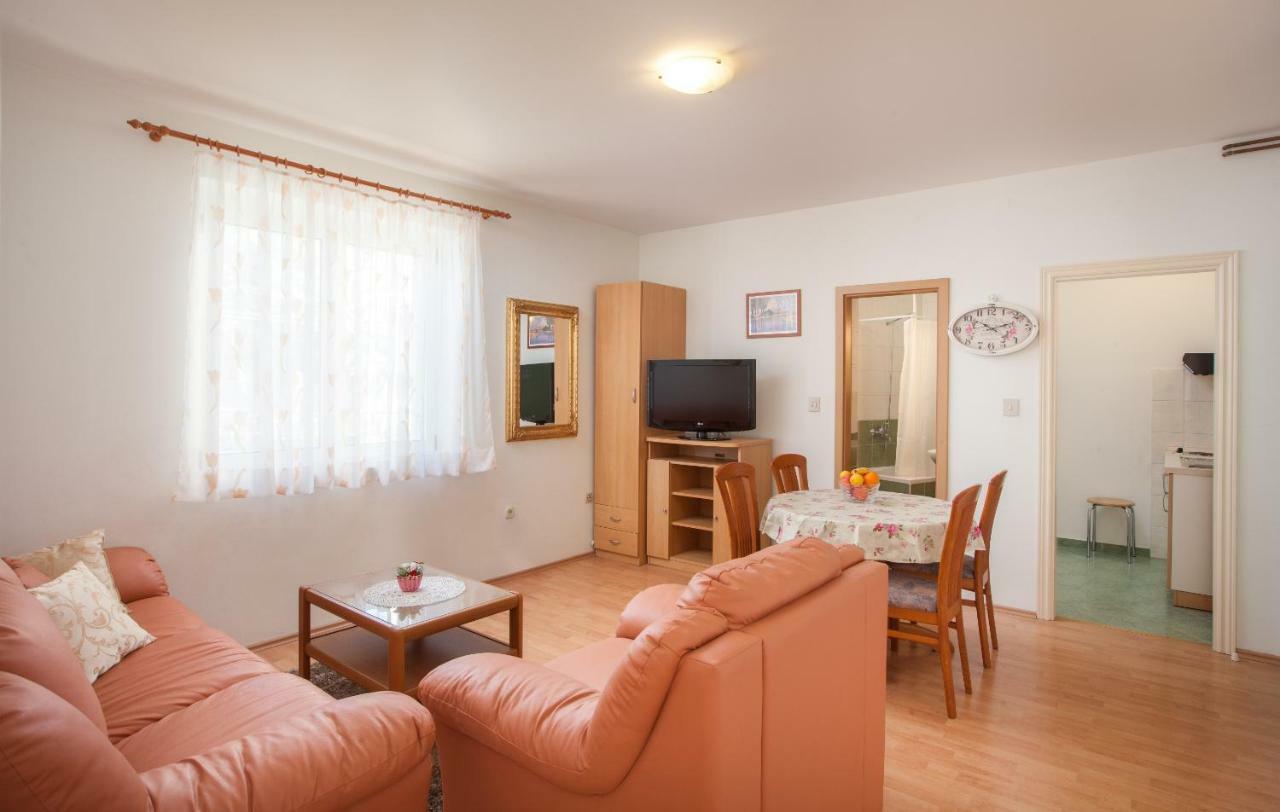 Apartments Cvjetni Dvori Макарска Экстерьер фото