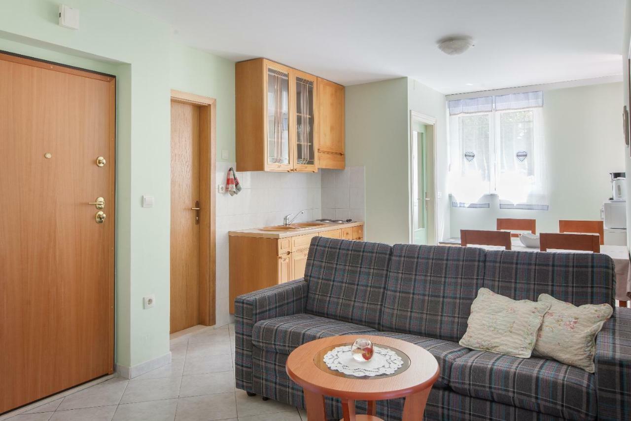 Apartments Cvjetni Dvori Макарска Экстерьер фото
